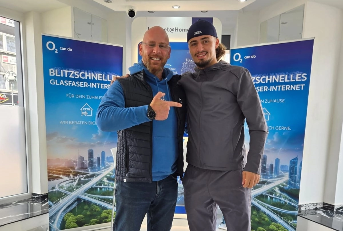 Volkan Mobilfunk Stolberg – Fußballprofi Taylan Bulut zu Gast im Shop